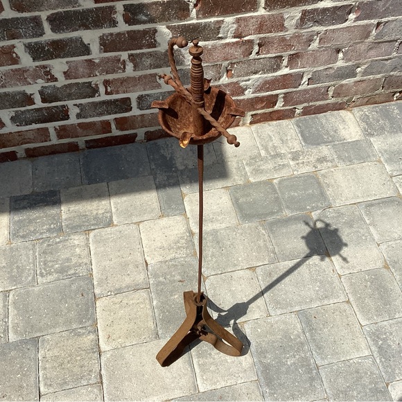 Vintage - Sword Styled Ashtray - Extremely Unique - Free Standing - Rustic Metal - Picture 4 of 11